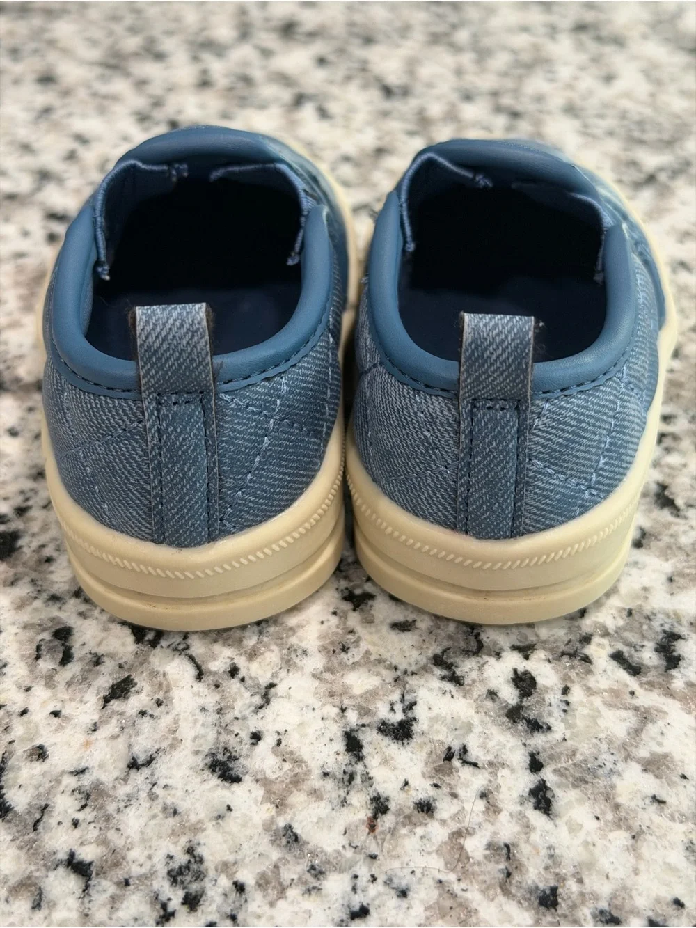 OshKosh B’Gosh Kids Unisex Light Blue Quilted Slip-On Sneakers, Size 4m